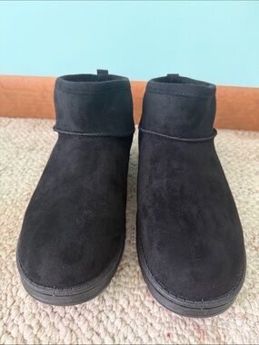 Women’s SO Black Lupita style Suede Short Booties